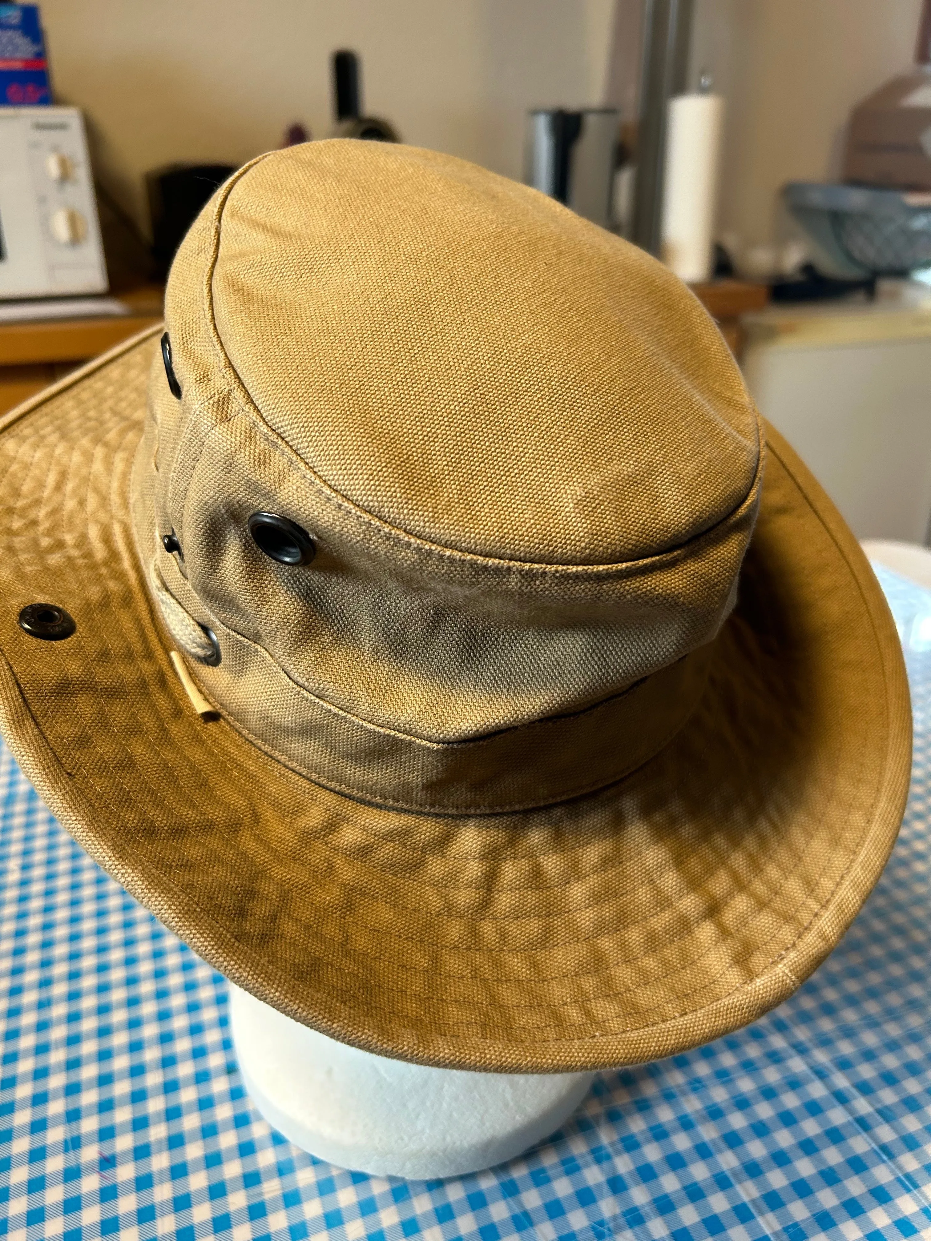 Headgear, Tilley Hat T3 Coyote size 7 3/8 Large (Used)